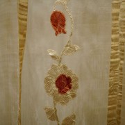 kr-181-kourtina-me-louloudakia8